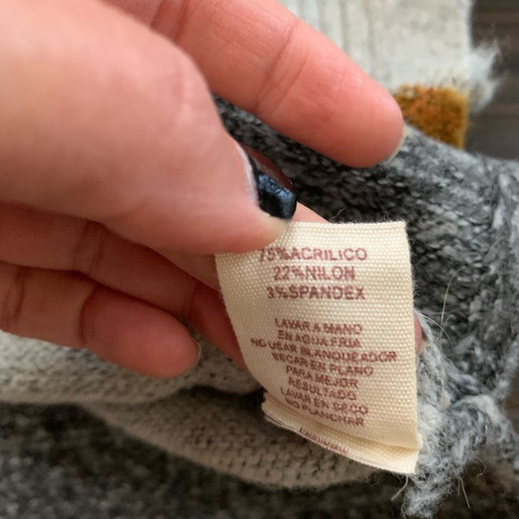 Mysteree Sweater - Picture 6 of 7